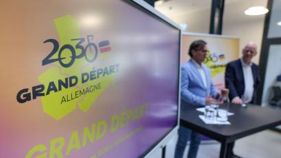 Bild: Jan Woitas/dpa
2029 statt 2030: Die Tour de France soll 40 Jahre nach dem Mauerfall in Berlin starten. (Archivbild)