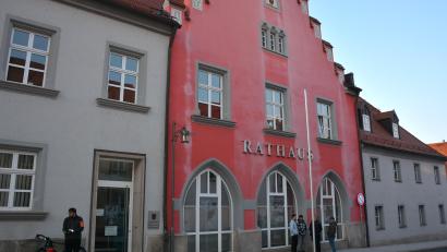 Bild: jr
Zuweilen geht es am Montagabend im Erbendorfer Rathaus hoch her. Bürgermeister Johannes Reger wird die Entlastung für die Haushaltsjahre 2023/2024 durch die Stadtratsmehrheit verweigert.