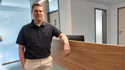 Bild: Kunz
Der neue Rheumatologe Dr. Martin Kohl in seinen Praxisräumen.