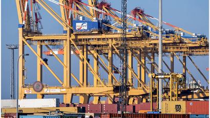 Bild: Hauke-Christian Dittrich/dpa
Der Krieg im Iran dämpft die Stimmung in der deutschen Wirtschaft (Symbolbild)