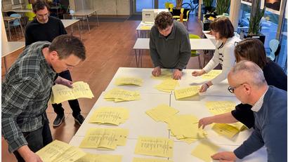 Bild: Petra Hartl
Auch wenn die Wahlhelfer am 8. März das Ergebnis der Stadtratswahl sehr akribisch ausgezählt haben, in einigen Wahllokalen kam es zu geringfügigen Korrekturen. Am Wahlergebnis hat das nichts geändert.