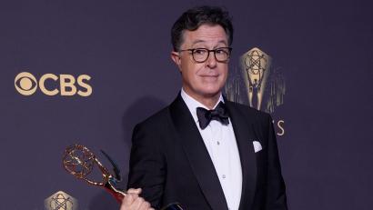 Bild: Chris Pizzello/Invision via AP/dpa
Zwei Monate vor seiner letzten Late-Night-Show hat US-Satiriker Stephen Colbert (61) seine Mitarbeit am Drehbuch für einen neuen „Herr der Ringe“-Film angekündigt. (Archivbild)