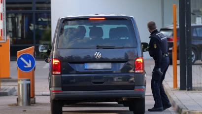 Bild: Rene Priebe/-/dpa
Vorführung am Bundesgerichtshof im Fall einer mutmaßlichen Russland-Spionin.