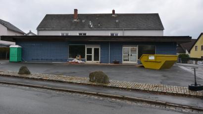 Bild: jr
Hier in der Wiesauer Straße soll nach Umbau- und Anbauarbeiten die neue Physiopraxis untergebracht werden.