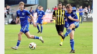 Archivbild: war
14 Spielzeiten in Folge war Martin Pasieka (rechts) beim SV Etzenricht der Torjäger vom Dienst.