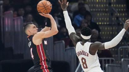 Bild: Sue Ogrocki/AP/dpa
Dennis Schröder konnte die Niederlage der Cavaliers nicht verhindern.