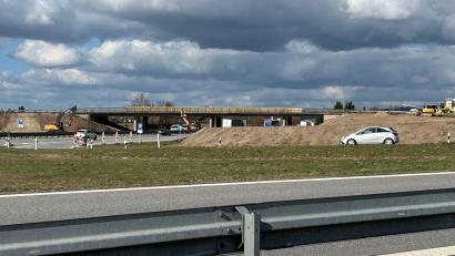 Bild: ihl
Derzeit wird alles für den Abriss der Brücke über die A 93 vorbereitet. Sie muss für einen Neubau Platz machen.