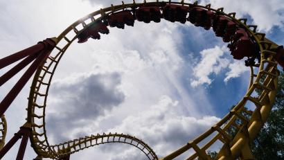 Bild: Nicolas Armer/dpa
In diesen Tagen werden in den bayerischen Freizeitparks wieder die Achterbahnen in Betrieb genommen. (Archivbild)