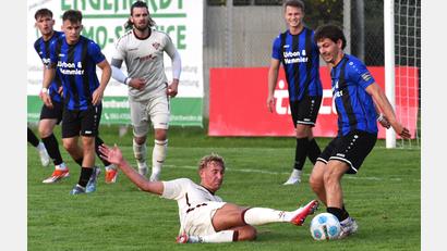 Archivbild: Gerhard Büttner
Michael Lummer (rechts) steht der SpVgg SV Weiden nach seinem Auslandsaufenthalt wieder zur Verfügung.