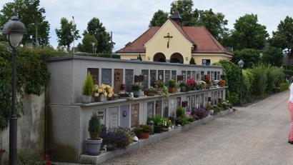 Bild: bnr
Die Stadt Pfreimd hat die Friedhofsgebühren massiv angehoben. In den meisten Fällen verdoppelt sich der Betrag.