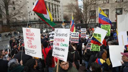 Bild: Heather Khalifa/FR172147 AP/AP/dpa
Maduro und seine Frau erschienen zum zweiten Mal vor einem New Yorker Gericht.