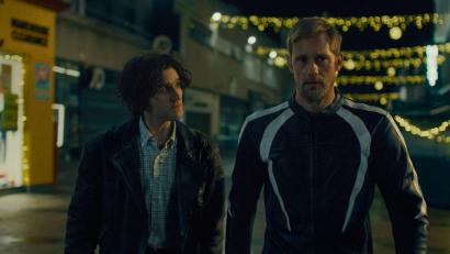 Bild: -/Weltkino Filmverleih/dpa
Harry Melling als Colin und Alexander Skarsgård als Ray in einer Szene des Films.