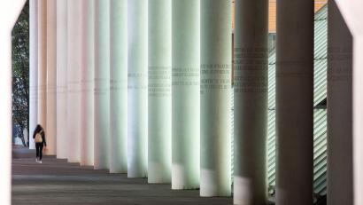 Bild: Daniel Karmann/dpa
In Nürnberg veranstalteten die Nationalsozialisten einst ihre Reichsparteitage. Heute setzt sich die Stadt für Demokratie, Meinungsfreiheit und die Menschenwürde ein. (Archivbild)