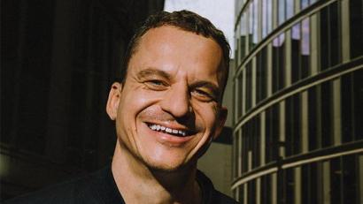 Bild: Philipp Gladsome
Bestseller-Autor Christian Huber ist in Schwandorf aufgewachsen.