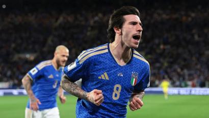 Bild: Jonathan Moscrop/CSM via ZUMA Press Wire/dpa
Sorgte für die Befreiung: Italiens 1:0-Torschütze Sandro Tonali (r)