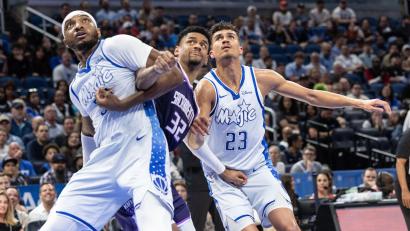 Bild: Willie J. Allen Jr./AP/dpa
Da Silva (rechts) hatte 18 Punkte beim Sieg der Orlando Magic.