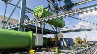 Archivbild: Hösamer
Im Müllkraftwerk in Schwandorf wird der größte Teil des Abfalls in grünen Containern mit der Bahn angeliefert. Die DB Cargo hat den Vertrag zum 31. Dezember 2026 gekündigt. Nun wird neu verhandelt.