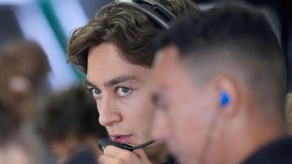 Bild: Eugene Hoshiko/AP/dpa
WM-Spitzenreiter George Russell musste sich im Japan-Training geschlagen geben.