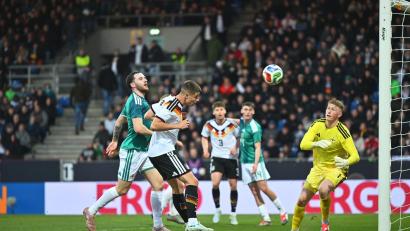 Bild: Swen Pförtner/dpa
Nicolò Tresoldi (m) trifft zum 2:0.