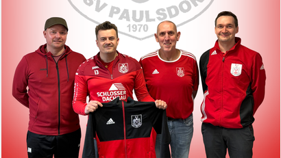 Bild: Tobias Becht
Neuer Trainer der Reserve Sebastian Weiß (2.v.l.) mit Spartenleiter Jochen Niering, Teammanager Tom Ponath und dem drittem Vorstand Thomas Aschenbrenner (von links).