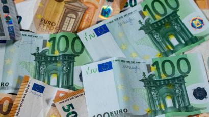 Symbolbild: Jens Büttner/dpa
Mit insgesamt 8,47 Millionen Euro aus Städtebaufördermitteln werden Projekte im Landkreis Tirschenreuth unterstützt.