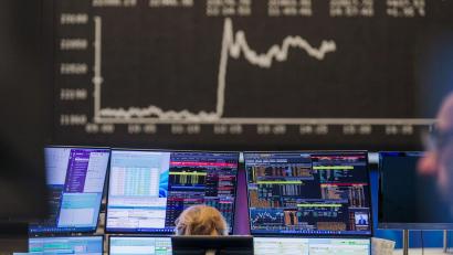 Bild: Andreas Arnold/dpa
Für viele DAX-Konzerne war 2025 ein Krisenjahr. (Symbolbild)