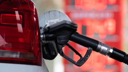 Bild: Sebastian Kahnert/dpa
Die neuen Regeln für Preiserhöhungen an den Tankstellen kommen noch vor Ostern. (Archivbild)