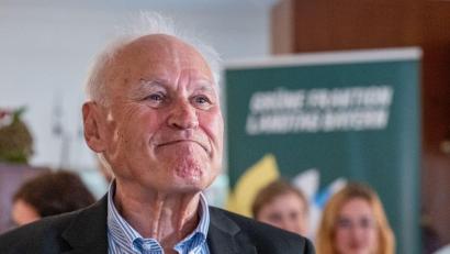 Bild: Armin Weigel/dpa
Der frühere CSU-Chef Erwin Huber hatte zuletzt gewisse Sympathien für grüne Politik-Ideen erkennen lassen - nun kritisiert er offen das Vorgehen des aktuellen Parteichefs Markus Söder. (Archivbild)