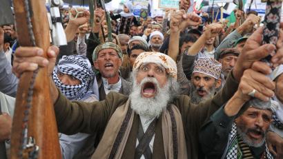 Bild: Osamah Abdulrahman/AP/dpa
Die Huthi-Anhänger reklamieren einen Raketenangriff auf Israel für sich.