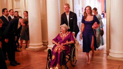 Bild: Hanna Johre/NTB/AP/dpa
Prinzessin Astrid (v) musste wegen einer Lungenentzündung behandelt werden. (Archivbild).