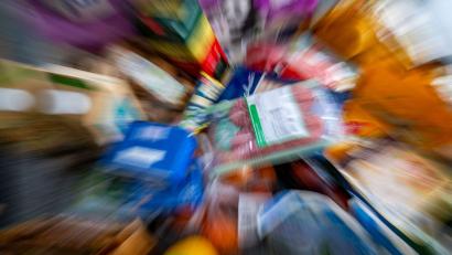 Bild: Jens Büttner/dpa
Viele Lebensmittel sind teurer geworden. (Symbolbild)