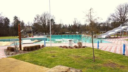 Bild: bkr
Das Naturerlebnisbad soll in diesem Jahr wieder mehr Attraktivität erhalten. Bürgermeister und neuer Geschäftsführer Thomas Kaufmann plant dafür mehr Veranstaltungen. Noch herrscht Winterruhe im Bad.