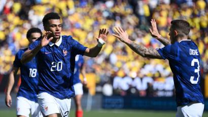 Bild: Nick Wass/FR67404 AP/AP/dpa
Désiré Doué (l) brachte Frankreich im WM-Testspiel gegen Kolumbien in Führung und traf auch zum 3:0.