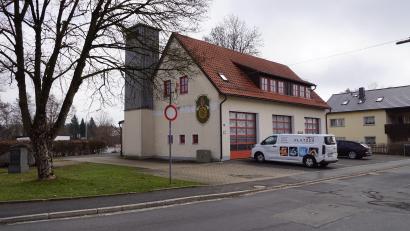 Bild: Bernhard Kreuzer
Der Verkauf des ehemaligen Feuerwehrhauses bringt Einnahmen in den Immenreuther Haushalt: Für 245.000 Euro wechselte es von der Gemeinde an einen neuen Besitzer.