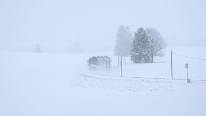Bild: Karl-Josef Hildenbrand/dpa
Winterliches Wetter prägt den Start in die Osterferien in Bayern.