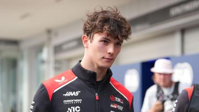 Bild: Eugene Hoshiko/AP/dpa
Oliver Bearman kam bei seinem Unfall mit leichten Blessuren davon.