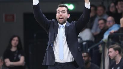 Bild: Marcus Brandt/dpa
Hamburgs Trainer Benka Barloschky hat Grund zum Jubeln. (Archivbild)