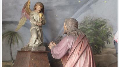 Bild: Josef Eimer
Die Darstellungen in der Ölberggrotte: Jesus wird von einem Engel gestärkt.