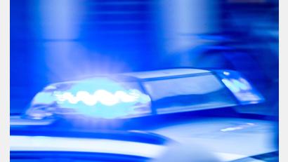 Symbolbild: Jens Büttner/dpa
Auf einer Kreuzung in Tirschenreuth stand ein einsames, verunfalltes Auto. Der Fahrer war erst nicht aufzufinden.