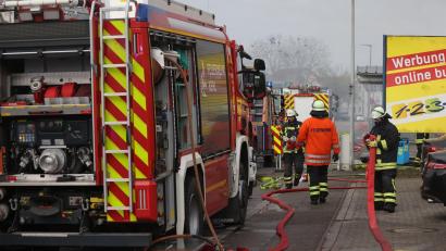 Bild: Philipp von Ditfurth/dpa
Noch ist völlig unklar, warum das Feuer ausbrechen konnte.