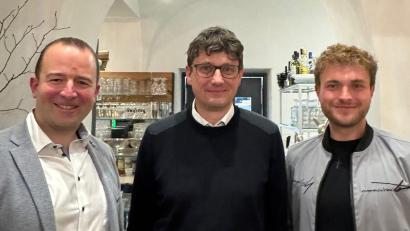 Bild: Michael Forster/exb
Wichtig ist dem neuen Vorstand des MWV mit Vorsitzendem Michael Forster (links) und Daniel Schmucker (rechts) eine enge Zusammenarbeit mit der Stadt. Mit dem neugewählten Bürgermeister Uli Münchmeier (Mitte) haben sich die Vorsitzenden bereits abgesprochen.