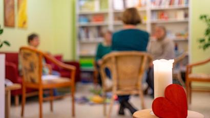 Bild: Michael Reichel/dpa
Viele Sozialarbeiterinnen und -arbeiter wirken in Beratungsstellen - doch die klagen über mangelnde finanzielle Unterstützung. (Symbolbild)