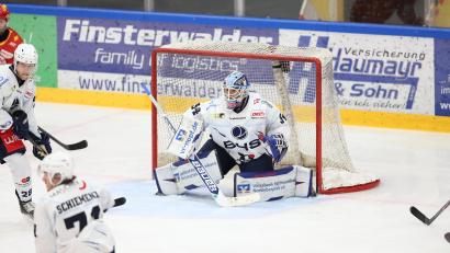 Bild: Benjamin Lahr
Goalie Michael McNiven war beim Sieg der Blue Devils am Sonntag in Kaufbeuren der Fels in der Brandung.