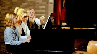 Bild: bkr
Fanni Striegl und ihre Klavierlehrerin Lucia Horn spielten die „Kleine Sonate in drei Sätzen“ von G. Galluzi.