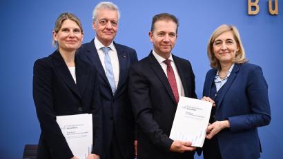 Bild: Britta Pedersen/dpa
Die Kommission macht Einsparvorschläge von bis zu 42 Milliarden Euro.