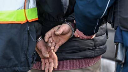 Bild: Jens Kalaene/dpa
Die Bundespolizei konnte nach einer Fahndung zwei Tatverdächtige festnehmen. (Symbolbild)