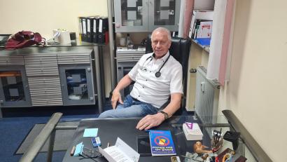 Bild: Jonas Storch
Am Dienstag sitzt Dr. Roland Vogel zum letzten Mal in seiner Praxis in Kastl.