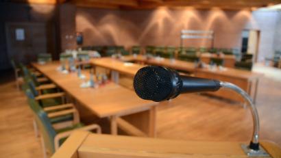 Archivbild: Gabi Schönberger
Die letzte Rede steht an: Etliche aktuelle Stadträte in Weiden werden ab Mai dem Gremium nicht mehr angehören. Sie wurden entweder abgewählt oder scheiden freiwillig aus.