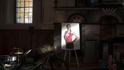 Bild: Til Buergy/KEYSTONE/dpa
Ihr Sturz wurde fast eineinhalb Stunden nicht bemerkt: Muriel Furrer. (Archivbild)