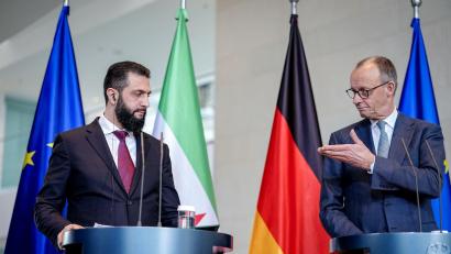 Bild: Kay Nietfeld/dpa
Wer hat die Zielmarke ausgegeben, dass 80 Prozent der Syrer in ihre Heimat zurückkehren sollen? Der Kanzler verweist auf den syrischen Übergangspräsidenten.